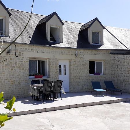 Villa Au Dom-Icile Monceaux-en-Bessin Exterior foto