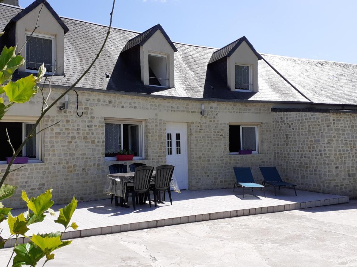 Villa Au Dom-Icile Monceaux-en-Bessin Exterior foto